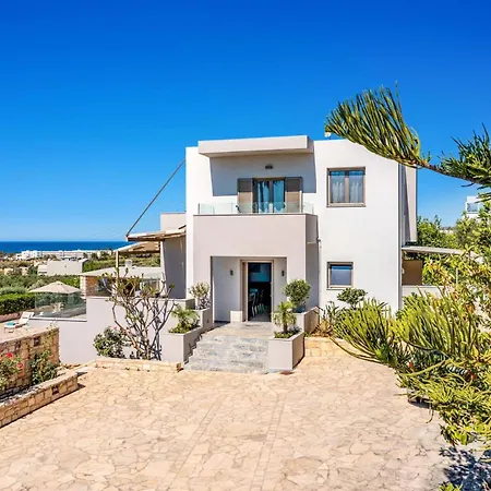Vila Patra By *