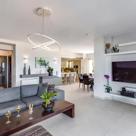 Villa Patra By *
