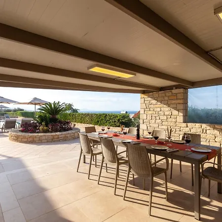 Villa Patra By *